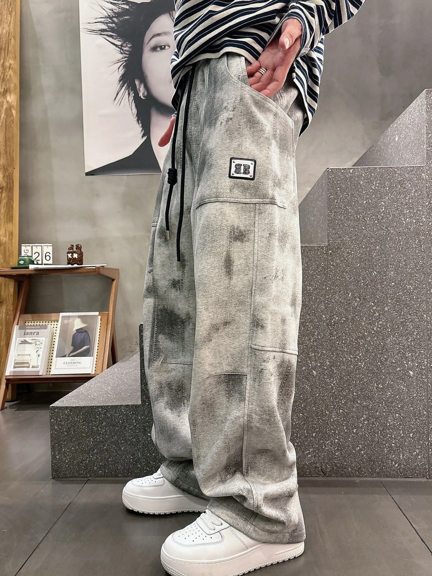 Balenciaga 🆕2026 Autumn and Winter New Arrival Casual Pants! The official website will be released simultaneously. Brand Classic LOGO casual pants, customized fabrics, excellent comfort and strong touch. Highly recognisable, perfect appearance and craftsmanship. Size:M-3XL